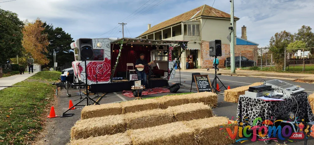 Trentham  Spudfest  Live  Music  Stage  Hay  Bales