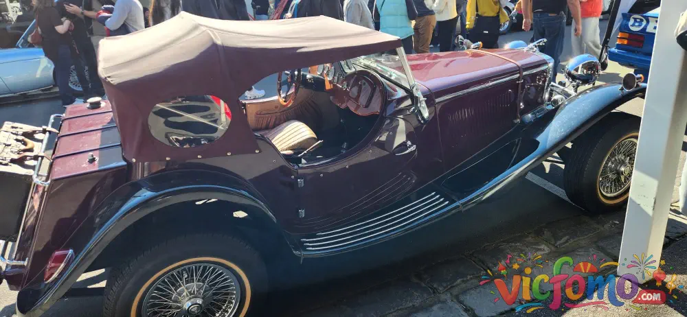Maling  Road  Autoclassico vintage maroon convertible